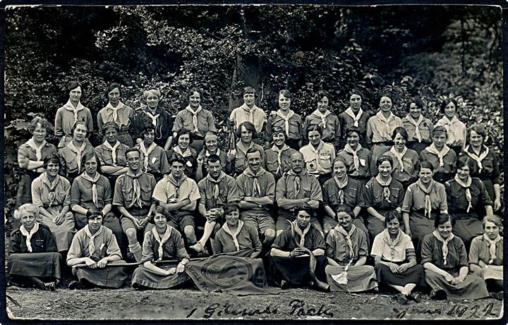 Internationale pigespejdere i Gillwell Park 1922. Foto monteret på postkort. U/no.