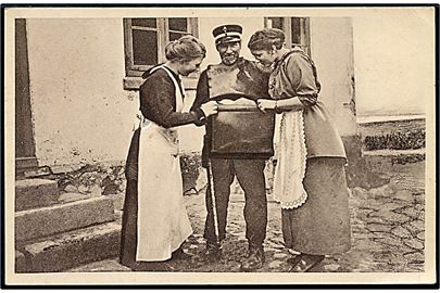 Glumsø. Post med  2 damer, der tjekker posten! Johannes Pedersen no. 38159. Anvendt lokalt i Glumsø uden frankering.