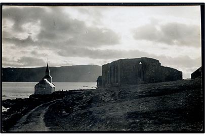 Færøerne, Strømø, Klosterruinen i Kirkebø. Fotokort u/no. 