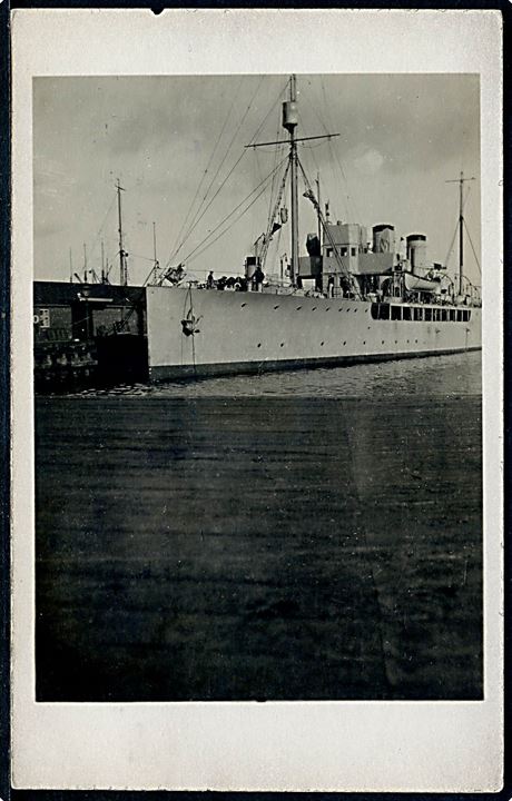 10 öre Bølgelinie i parstykke på brevkort (Inspektionsskibet HMS Fylla) dateret Reykjavik d. 2.6.1924 og annulleret i København d. 11.6.1924 til Nykøbing F. Sendt i lukket marinesæk fra Island til København.