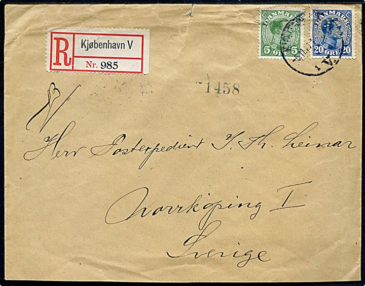 20 øre Chr. X med perfin C.J. (= Chr. Juncher A/S, Randers) og 5 øre Chr. X på anbefalet brev fra Kjøbenhavn d. 5.11.1917 til Norrköping, Sverige.