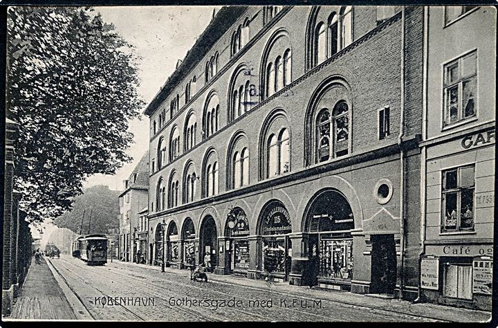 Gothersgade 115 med bl.a. L. P. Talleruphuus’s skotøjs magasin og sporvogn no. 304. Stenders no. 20621. Kvalitet 8
