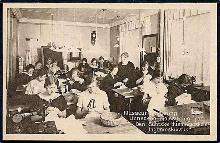 Pustervig 8 Den Suhrske Husmoderskoles Ungdoms-kursus i Linned og Kjolesyning. Stenders no. 56770. Kvalitet 9
