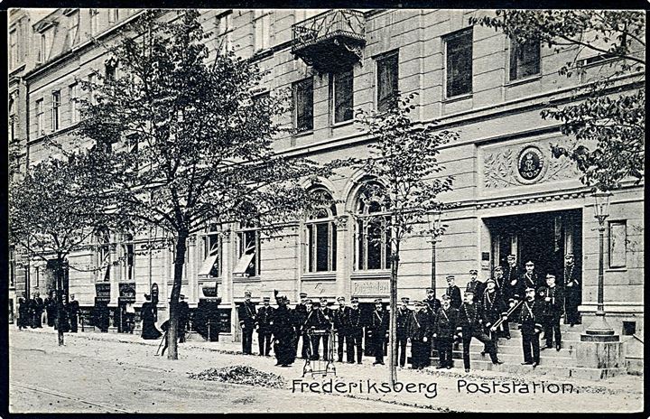 Frederiksberg postkontor med postbude. Stenders no. 7664. Kvalitet 9