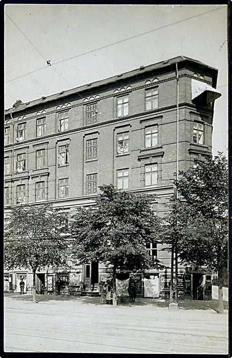 Østerbrogade 128 hj. Aalborggade med urtekræmmer. Fotokort u/no. Kvalitet 8