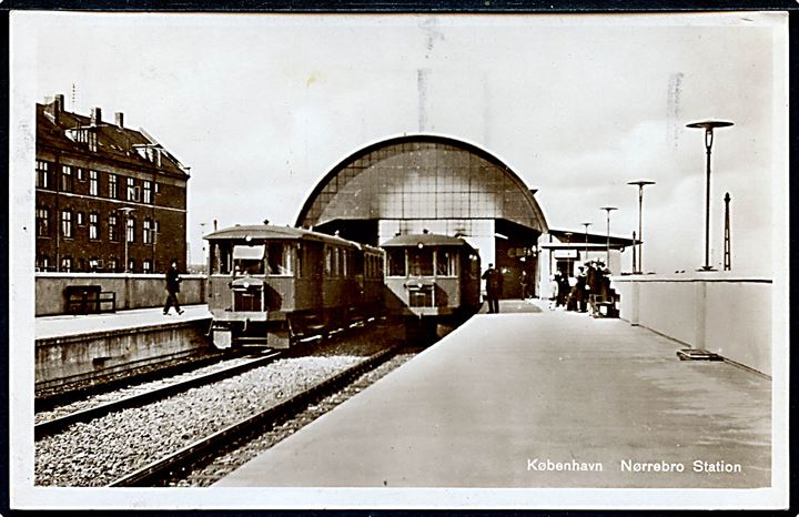 Nørrebro station med holdende S-tog. ROK no. 8. Kvalitet 7