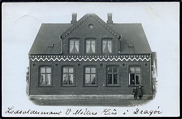Dragør, Strandgade 35 Lodsoldermand V. Møllers hus - også kaldet “Kejserlodsen”. Fotokort u/no. Kvalitet 7