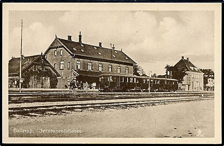 Ballerup jernbanestation med holdende S-tog. I Chr. Olsen no. 1475. Kvalitet 8