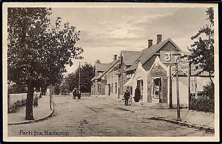 Ballerup, gadeparti med Carl Schepler’s “Jrma” butik. C. Grønbech no. 33512. Kvalitet 8