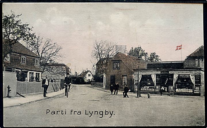 Lyngby, Lundtoftevej 23 hj. Nørregade 2 Købmand Carl Ebert’s forretning. Stenders no. 10701. Kvalitet 8