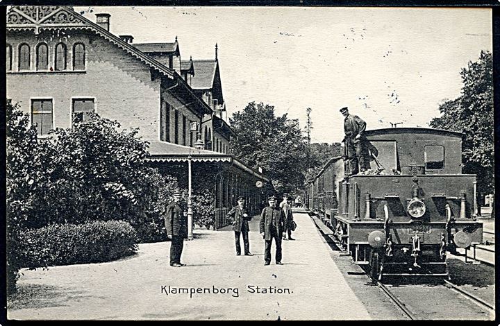 Klampenborg jernbanestation med damptog. Stenders no. 17157. Kvalitet 8
