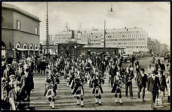 Hammerichsgade med Gordon Higlanders under den britiske udstilling i København 1932. A. Vincent no. 404. Kvalitet 7