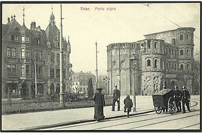 Politibetjente ved Porta nigra i Trier, Tyskland. No. 14.