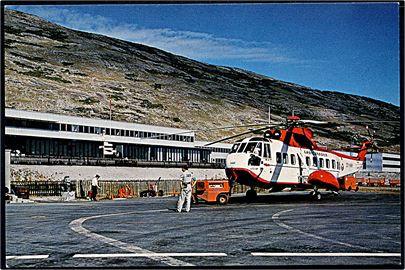 Sdr. Strømfjord flyveplads med Sikorsky S61 helikopter OY-HAH Tulugak fra Grønlandsfly. R. Müller u/no.