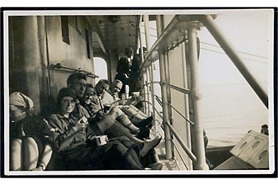 Spoejder ombord på skib. Fotokort fra 1920'erne.