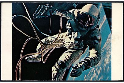 Amerikansk astronaut E. H. White II på rumvandring under Gimini flyvning d. 3.6.1965. Sendt fra Cape Kennedy Space Center i 1969.