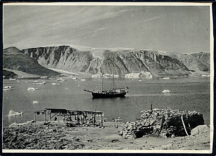 15 øre Chr. X og dansk Julemærke 1951 på brevkort (Parti fra Umanakfjord med skib) fra Julianehaab d. 5.12.1951 til Aarhus, Danmark.
