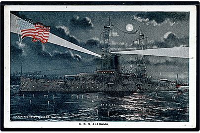 USS Alabama (BB 8) ved nat i projektørlys. 