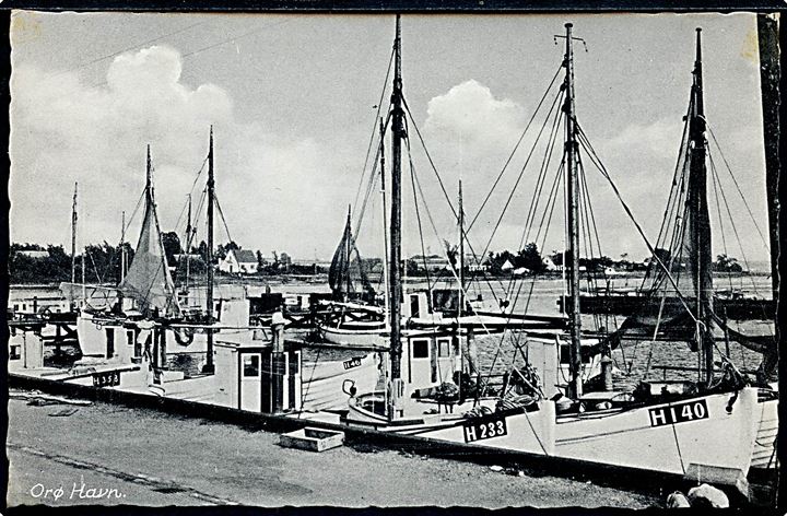 Orø havn med flere fiskekuttere. S. Bay no. 17052.