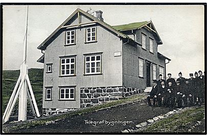 Thorshavn. Telegrafbygningen med personale. H.N. Jacobsen no. 17599.