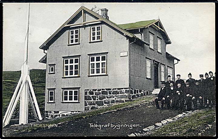 Thorshavn. Telegrafbygningen med personale. H.N. Jacobsen no. 17599.