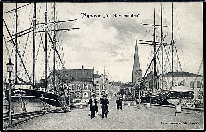 Nyborg, havnemolen med sejlskibe - bl.a. 3-mastet skonnert Dunmore af Kjøbenhavn. O. Nørmark u/no.