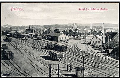Fredericia, udsigt fra Holstens Bastion over jernbaneterrænet. Warburg no. 4134.