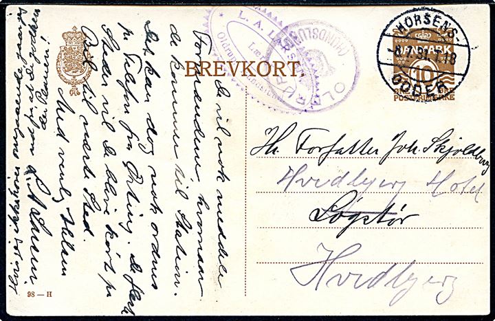 10 øre helsagsbrevkort (fabr. 98-H) fra Oldrup skole annulleret med bureaustempel Horsens - Odder T.18 d. 8.7.1931 og sidestemplet med posthornstempel OLDRUP (HUNDSLUND) til forfatter Johan Skjoldborg i Løgstør - eftersendt til Hvidbjerg.