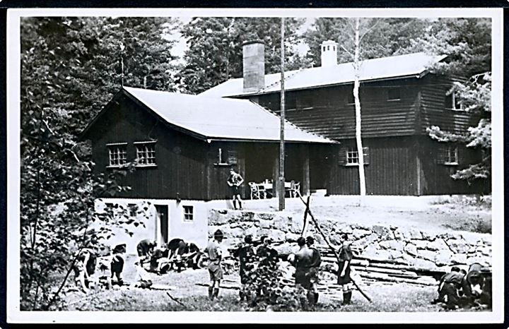 10 öre Gustaf på brevkort (Spejder lejr Gilwellstugan) stemplet Sparreholm d. 26.7.1947 til Stockholm.