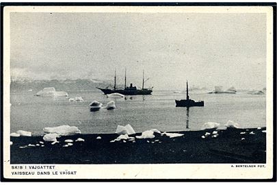Skib i Vajgattet. A. Bertelsen/L'Administration du Groenland. 