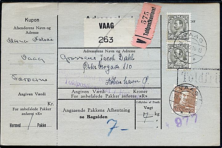 25 øre og 50 øre (par) Chr. X på adressekort for pakke med fortrykt britisk pakkeetiket Vaag no. 263 fra Vaag d. 20.8.1945 til København. Svagt violet stempel vedr. beskadiget emballage. GF10: 8.000,-
