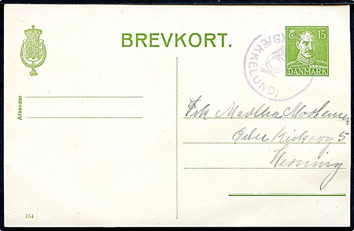 15 øre Chr. X helsagsbrevkort (fabr. 154) skrevet ved Bækkelund Station ca. 1944-45 og annulleret med sjældent posthornstempel (BÆKKELUND) til Herning. Skilling: 2000,-