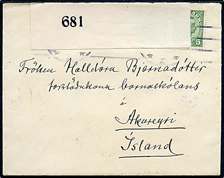 5 øre Chr. X i vandret parstykke på brev fra Kjøbenhavn d. 22.2.1918 til Akyreyri, Island. Åbnet af britisk censur med banderole Opened by Censor 681 og ank.stemplet i Akureyri d. 24.5.1918.