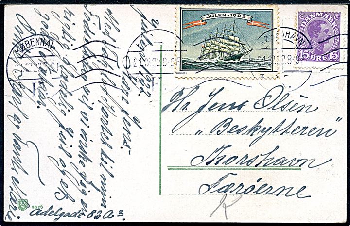 15 øre Chr. X og Julemærke 1922 på kort fra København d. 21.12.1922 til sømand ombord på inspektionsskibet “Beskytteren” i Thorshavn, Færøerne. Påskrevet “K” - da brevet er dirigeret via Købmagergades Postkontor og fremsendt til “Beskytteren” i lukket marinepostsæk.