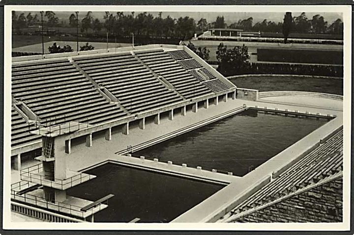 Det olympiske svømmestadium i Berlin, Tyskland.Reichssportverlag u/no.