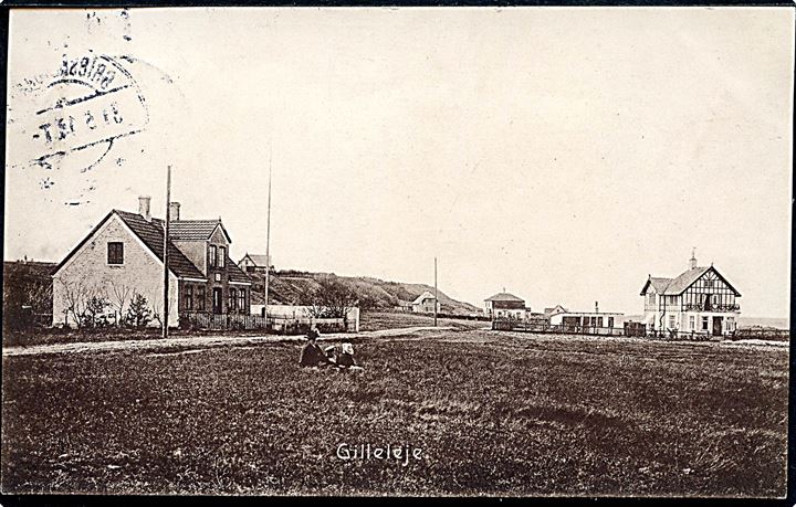 5 øre Bølgelinie på brevkort (Gilleleje) annulleret med bureaustempel Gribskovbanen T.7 d. 31.5.1913 til Slagelse. 