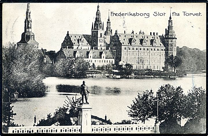 5 øre Fr. VIII og Julemærke 1907 på brevkort fra Frederiksborg d. 22.12.1907 til Stockholm, Sverige. 