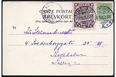 5 øre Våben på brevkort (Gammel Strand, København) med Julemærke 1904 stemplet Kjøbenhavn d. 19.11.1905 til Stockholm, Sverige. Sen anvendelse af Julemærke 1904, men Julemærke 1905 udkom først d. 1.12.1905.