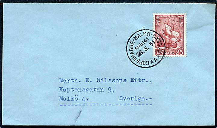 25 øre Søofficersskolen på brev annulleret med svensk sejlende bureaustempel Copenhague-Malmö-Nässjö Amb. 141 *A* d. 28.5.1951 til Malmö, Sverige.