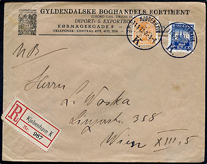 30 øre Chr. X og 40 øre Genforening med perfin G.B.S. på anbefalet brev fra Gyldendalske Boghandels Sortiment i Kjøbenhavn d. 11.9.1922 til Wien, Østrig.