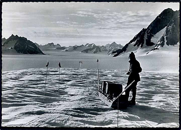 10 øre, 15 øre og 30 øre Fr. IX på officielt ekspeditionsbrevkort annulleret Angmagssalik d. 9.7.1966 og sidestemplet Schweizer Grönland Expedition 1966 og autografer fra 8 ekspeditionsdeltagere til Männedorf, Schweiz.