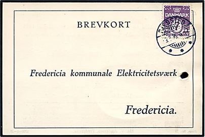 7 øre Bølgelinie på brevkort annulleret med brotype Ic Pjedsted d. 9.7.1935 til Fredericia. Arkivhul.