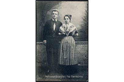 Færøerne, ungt par i nationaldragter. H. N. Jacobsen u/no.