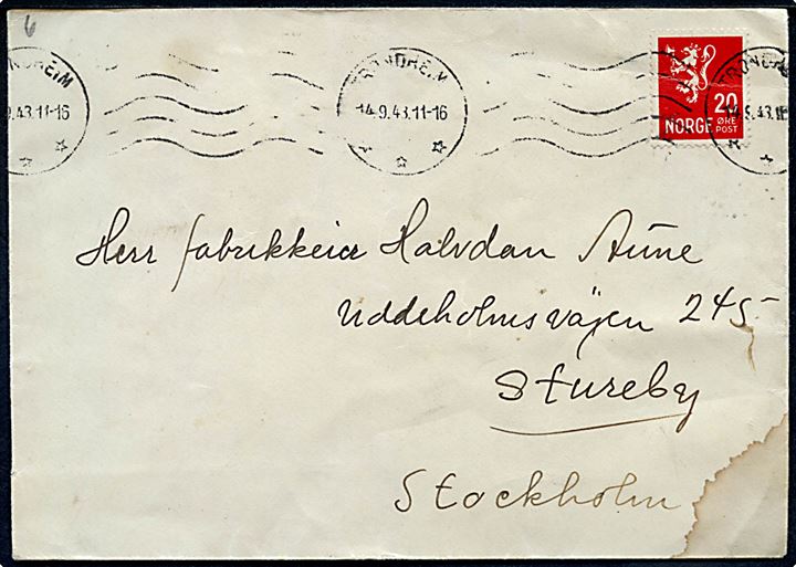 20 øre Løve på brev fra Trondheim d. 14.9.1943 til Stureby pr. Stockholm, Sverige. Åbnet af lokal tysk censur i Trondheim med fortrykt banderole og censurstempel t (= Trondheim). Skjold.