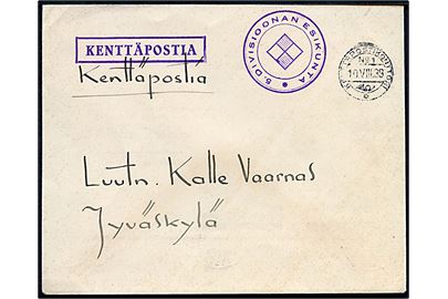 Ufrankeret manøvre feltpostbrev med rammestempel Kenttäpostia og stempel Kenttäpostiakonttori No. 1 (= Viipuri) d. 10.8.1939 til Jyväskylä. Violet afd.-stempel 5. Divisioonan Eskunta. Flot eksempel på finsk manøvre feltpost (7-15.8.1939) på det Karelske næs umiddelbart inden den finske vinterkrig.