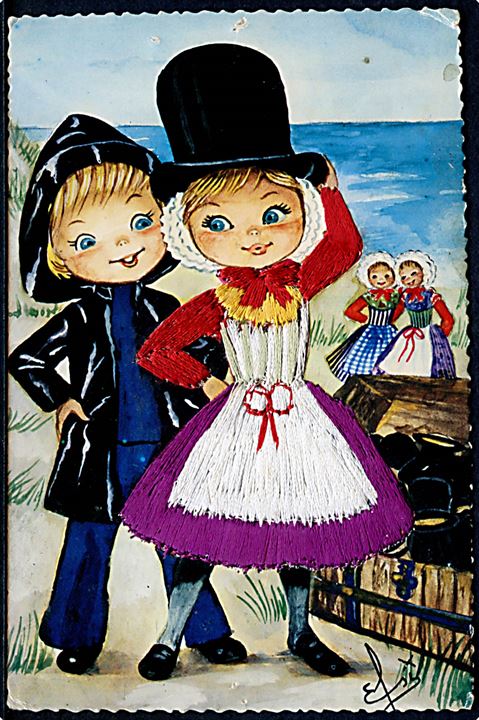 Elsi Gumier: Tegnet kort med uge mennesker i egnsdragter. Forreste pige med syet kjole. Colorama u/no.