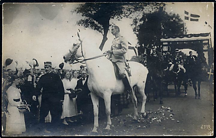 Genforeningen. Kong Chr. X krydser grænsen ved Frederikshøj d. 10.7.1920. Fotokort no. 2319.
