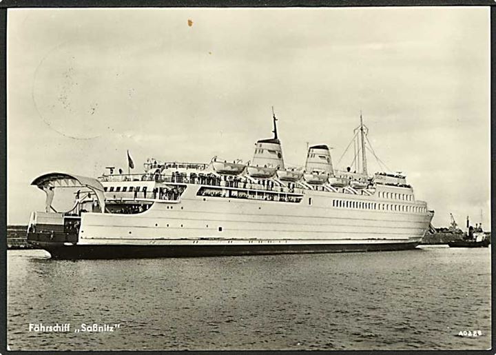 DDR 10 pfg. på skibsbrevkort (Færgen M/S Sassnitz) annulleret med skibsstempel Sassnitz-Trelleborg Postad Ombord d. 25.5.1962 til Berlin, Tyskland.