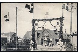 Vorupøre, Æresport ved badehotellet under Kongebesøget d. 6.8.1908. No. 15695