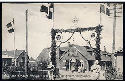 Vorupøre, Æresport ved badehotellet under Kongebesøget d. 6.8.1908. No. 15695